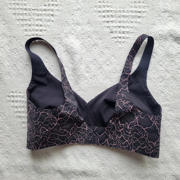 Lululemon Like Nothing Cupped Light Support Back Clasped Bra- Rose Black - Picture 2 of 7